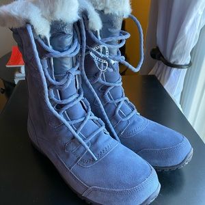 The North Face grey shearling lined boots 9.5